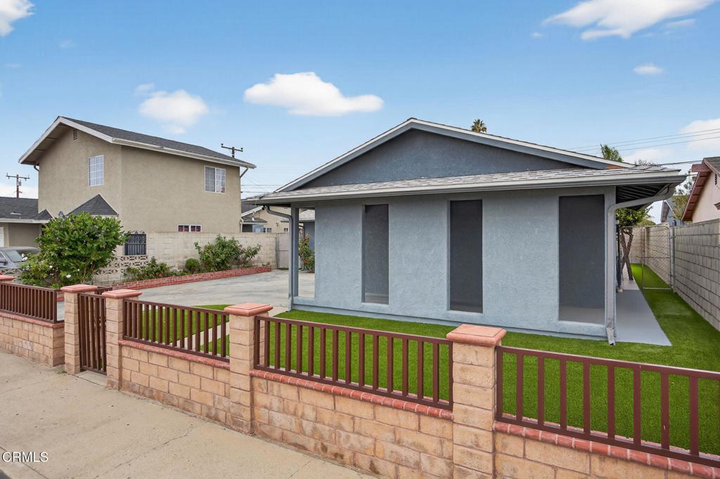 1501 Morris Street Oxnard, CA 93030 - Photo 3 of 34 a front view of house with wooden fence