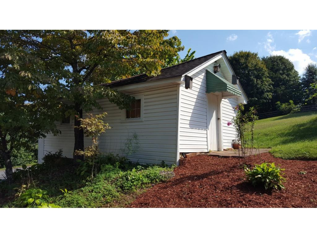 102 Riggs Road Watauga, TN 37694 - Photo 8 of 36 Photo 8