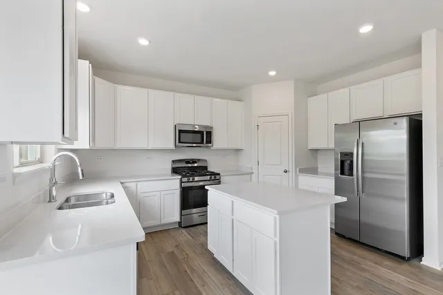 $469,990 | 32018 Savannah Drive, Lakemoor, IL 60051