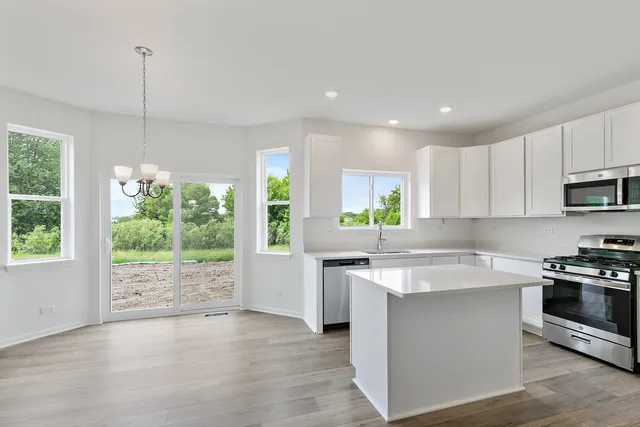 $469,990 | 32018 Savannah Drive, Lakemoor, IL 60051