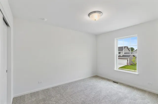 $469,990 | 32018 Savannah Drive, Lakemoor, IL 60051