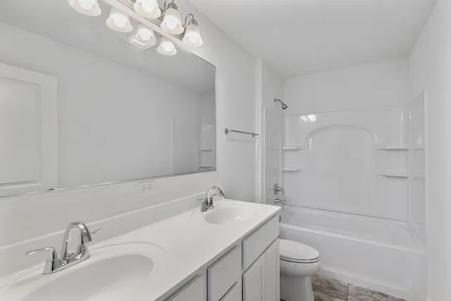 $469,990 | 32018 Savannah Drive, Lakemoor, IL 60051