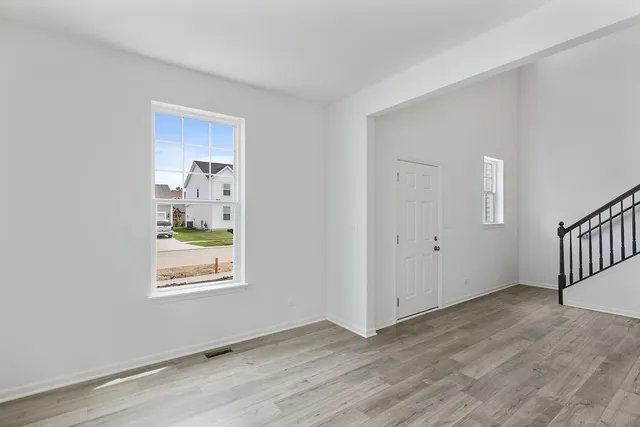 $469,990 | 32018 Savannah Drive, Lakemoor, IL 60051