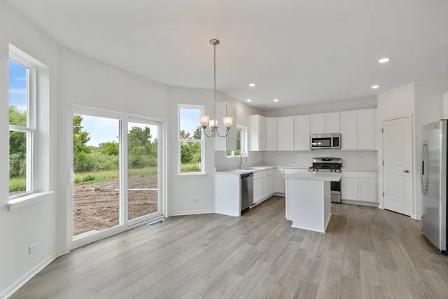 $469,990 | 32018 Savannah Drive, Lakemoor, IL 60051