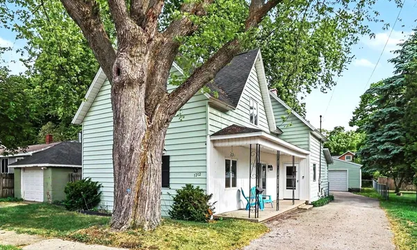$299,900 | 1212 24th Street, Manistee, MI 49660