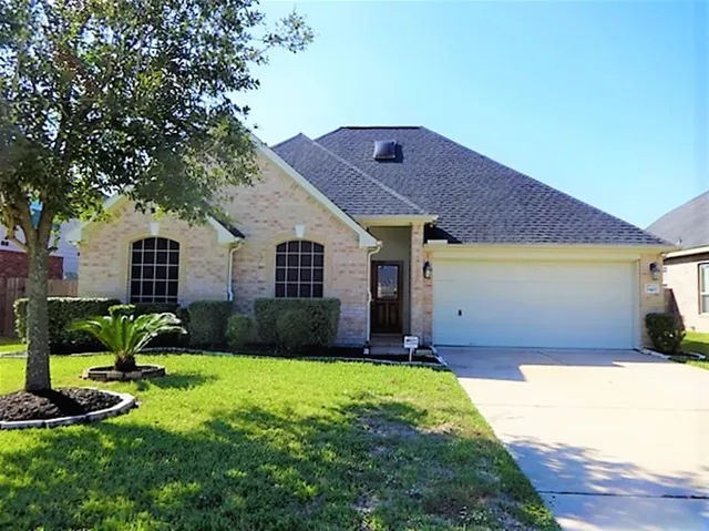 $2,385 | 2420 Avalon Trace Lane, Pearland, TX 77581