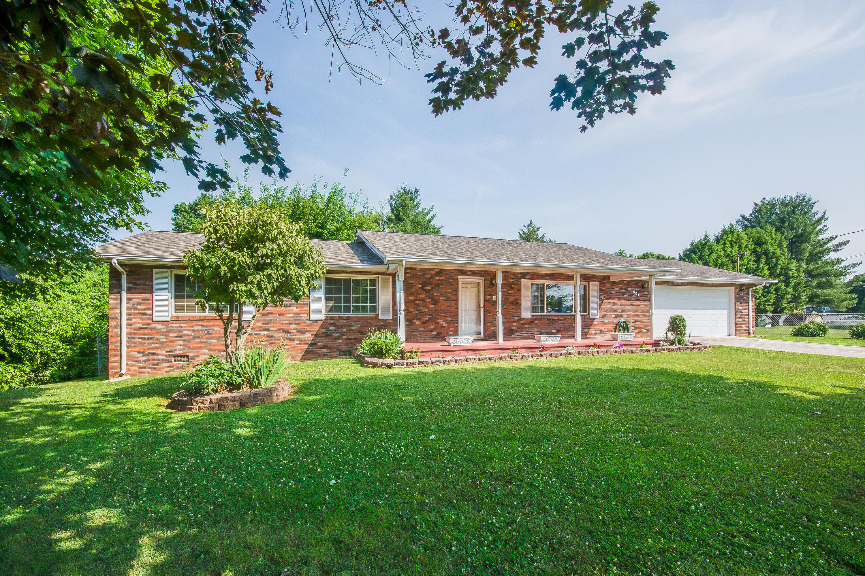 901 West Emory Road Powell, TN 37849 - Photo 1 of 25 901 W Emory Road Knoxville TN-MLS_Size-0