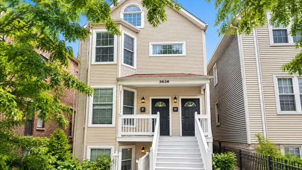 $4,300 | 3636 North Hermitage Avenue, Unit 2, Chicago, IL 60613