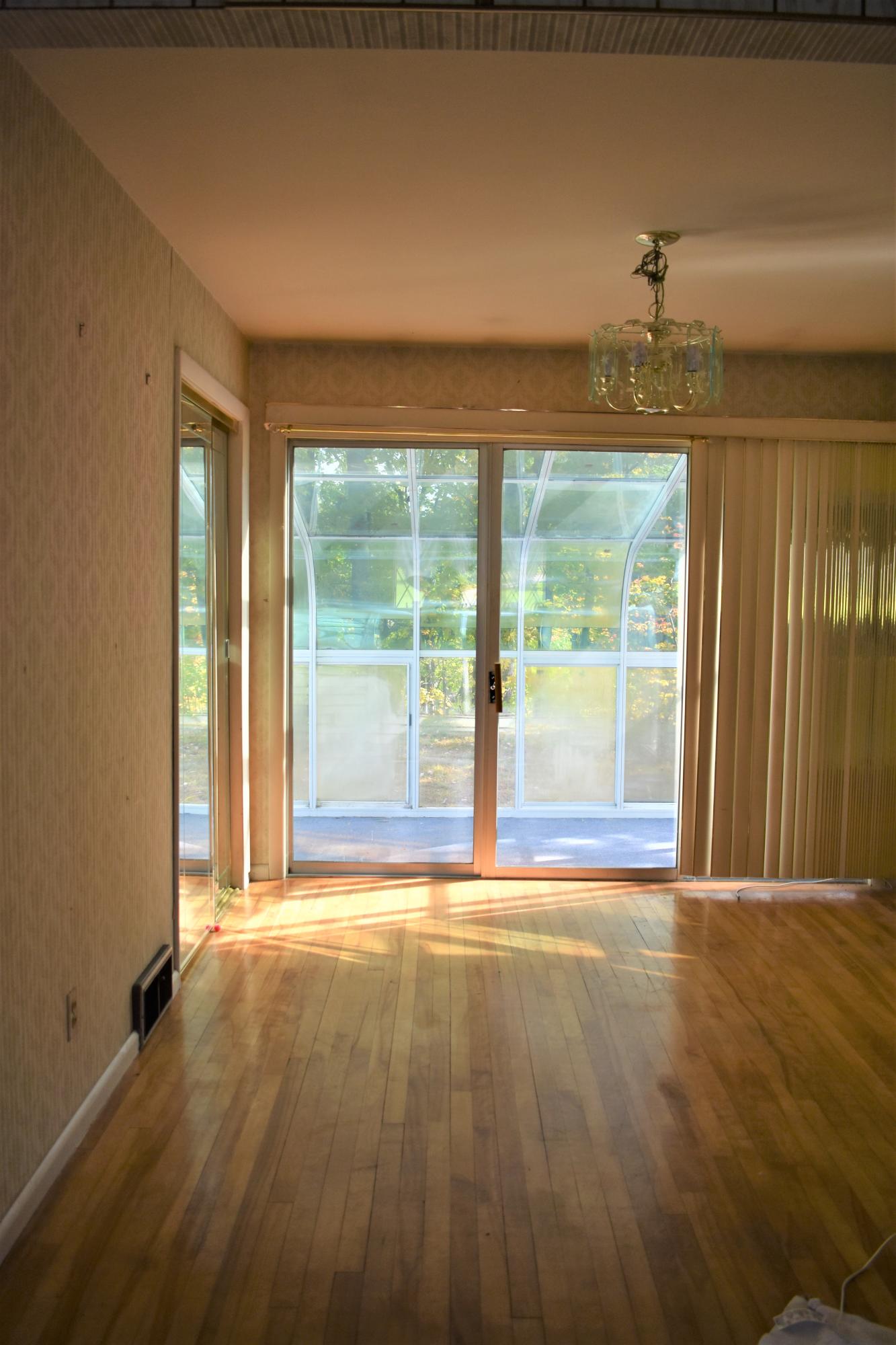 Dining to Glassed -in Porch