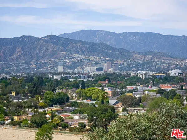 $5,200 | 2753 Waverly Drive, Unit 1103, Los Angeles, CA 90039