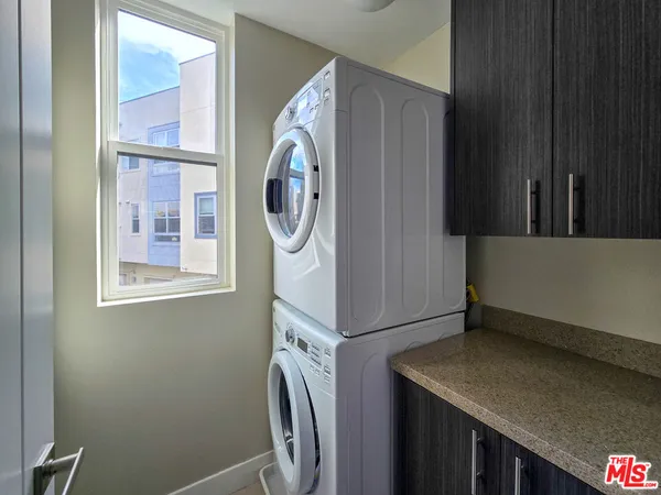$5,400 | 2753 Waverly Drive, Unit 1103, Los Angeles, CA 90039