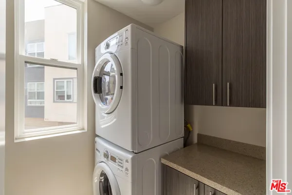$5,400 | 2753 Waverly Drive, Unit 1103, Los Angeles, CA 90039
