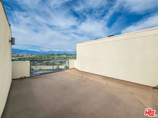 $5,200 | 2753 Waverly Drive, Unit 1103, Los Angeles, CA 90039
