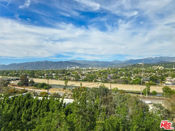$5,200 | 2753 Waverly Drive, Unit 1103, Los Angeles, CA 90039