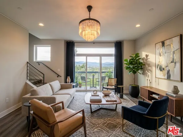 $5,200 | 2753 Waverly Drive, Unit 1103, Los Angeles, CA 90039