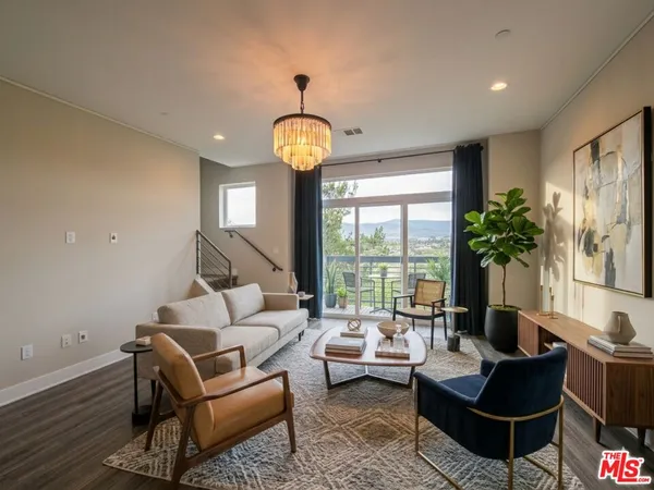 $5,200 | 2753 Waverly Drive, Unit 1103, Los Angeles, CA 90039