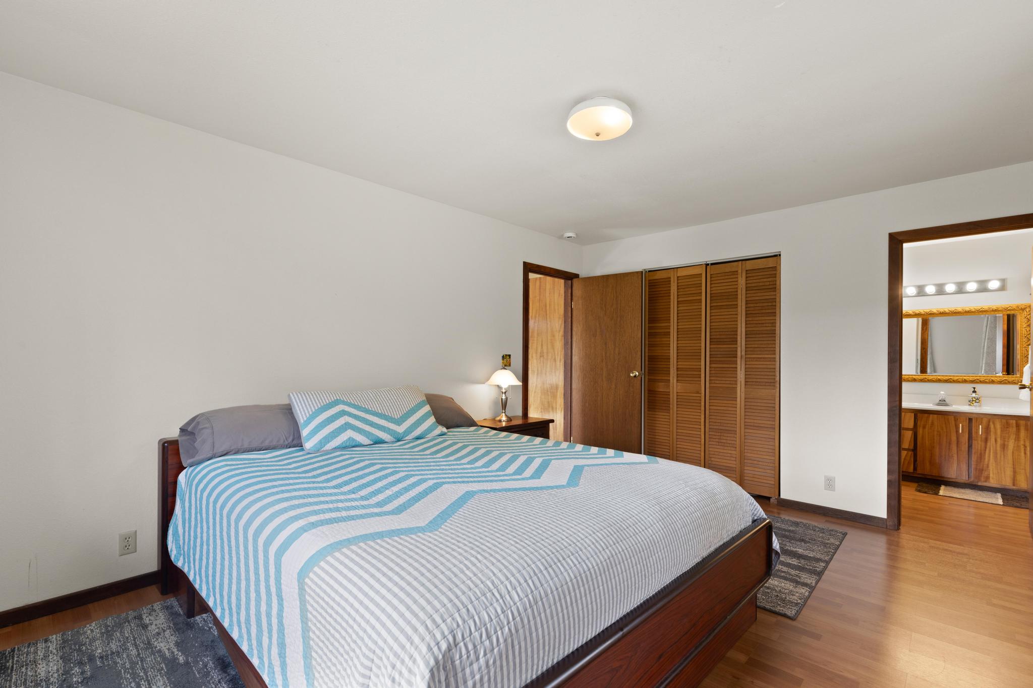 99-1817 Painiu Loop Volcano, HI 96785 - Photo 12 of 30 a bedroom with a bed and a tv