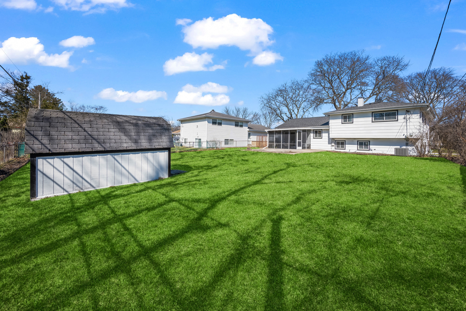 1917 Pawnee Lane Mount Prospect, IL 60056 - Photo 24 of 29 a house view with a garden space