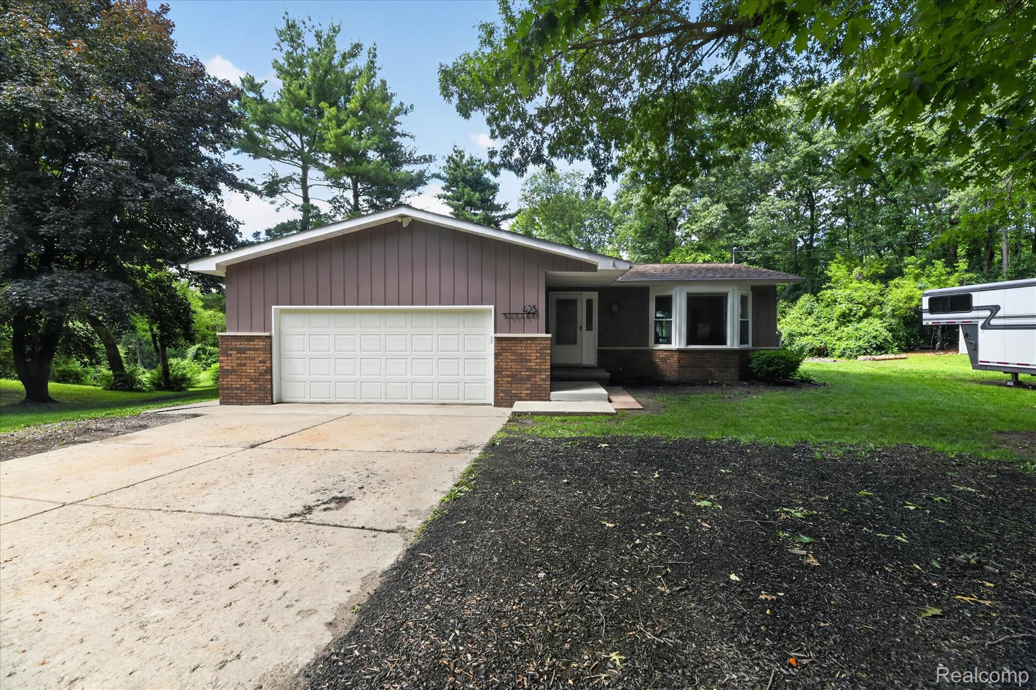 423 Sunset Street White Lake, MI 48383 - Photo 2 of 65 06-423-Sunset-St-Windowstill.jpg