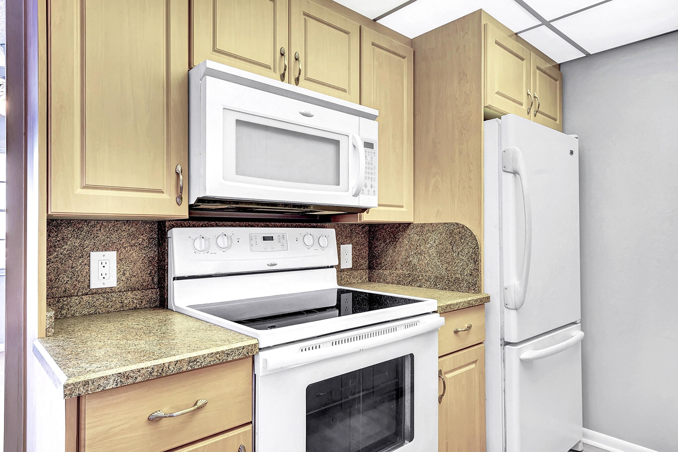 2046 Rexford Drive Boca Raton, FL 33434 - Photo 5 of 27 Kitchen