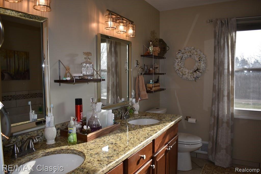 365 East Dawson Road Milford, MI 48381 - Photo 29 of 57 Updated master bathroom