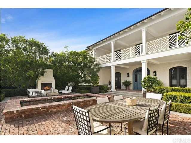a view of house with outdoor seating space