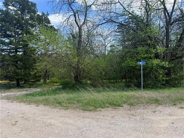 $75,000 | 53-57 Wolf Drive, Mound City, KS 66056