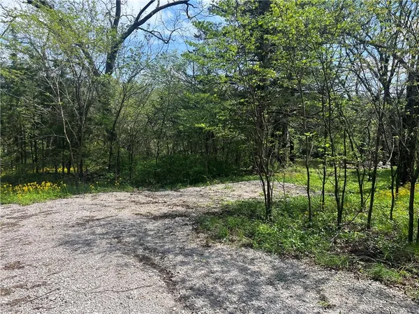 $75,000 | 53-57 Wolf Drive, Mound City, KS 66056