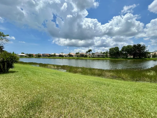 $3,300 | 360 Shoreline Circle, Port St. Lucie, FL 34986