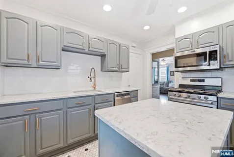 $799,000 | 160 Ashland Avenue, Bloomfield, NJ 07003