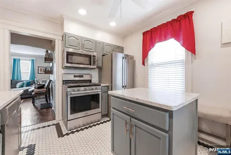 $799,000 | 160 Ashland Avenue, Bloomfield, NJ 07003
