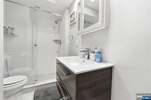 $799,000 | 160 Ashland Avenue, Bloomfield, NJ 07003