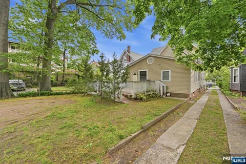 $799,000 | 160 Ashland Avenue, Bloomfield, NJ 07003