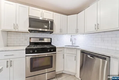 $799,000 | 160 Ashland Avenue, Bloomfield, NJ 07003