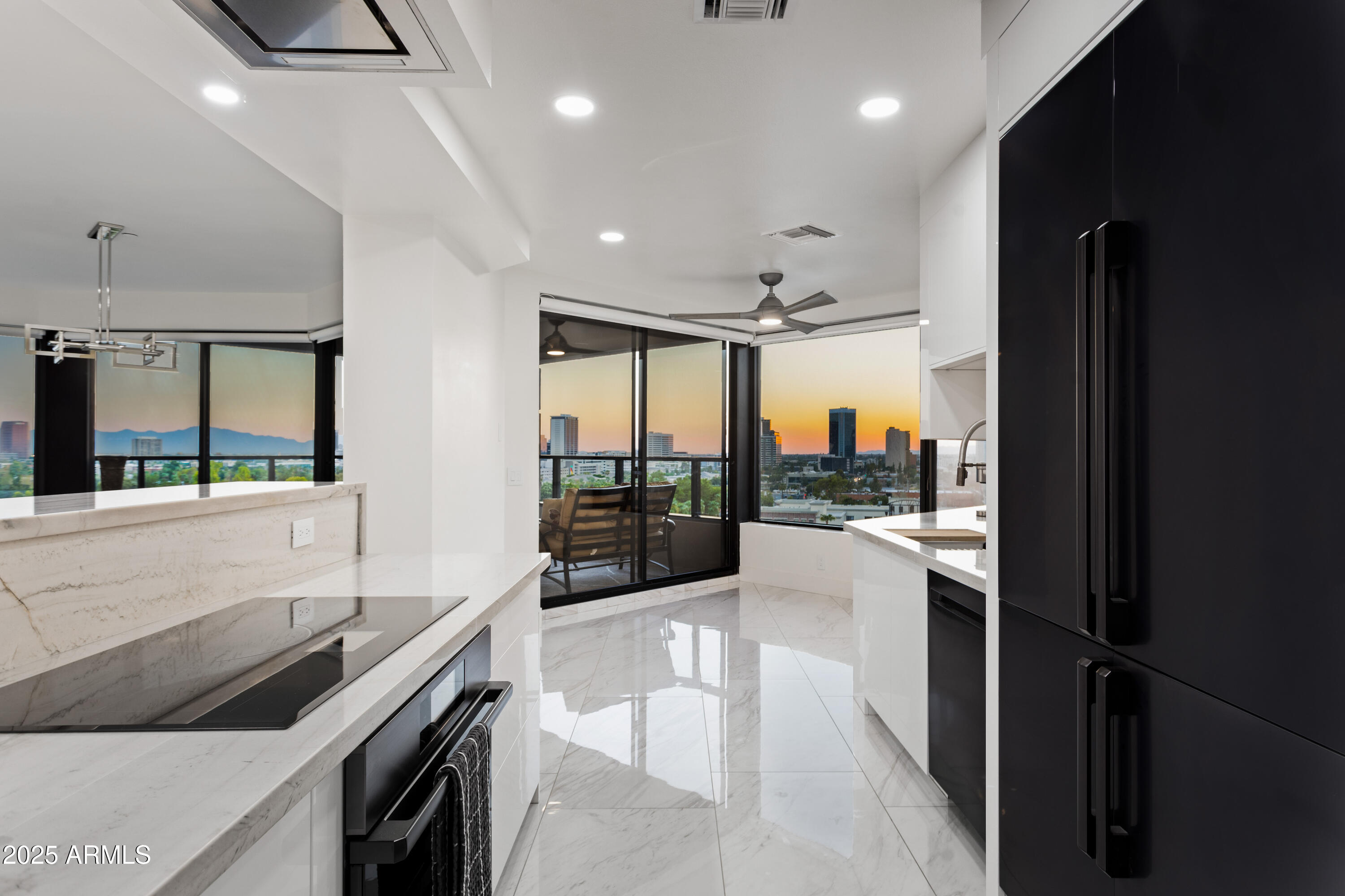 1040 East Osborn Road, Unit 904 Phoenix, AZ 85014 - Photo 7 of 24 Crystal Point Penthouse-7