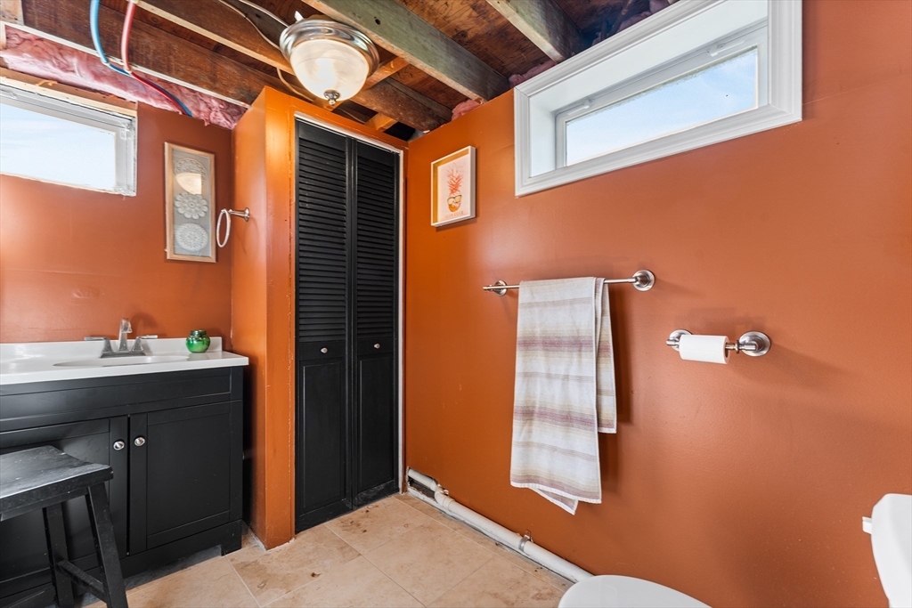 850 Hortonville Road Swansea, MA 02777 - Photo 22 of 33