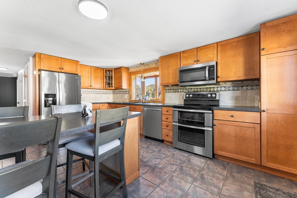 850 Hortonville Road Swansea, MA 02777 - Photo 6 of 33