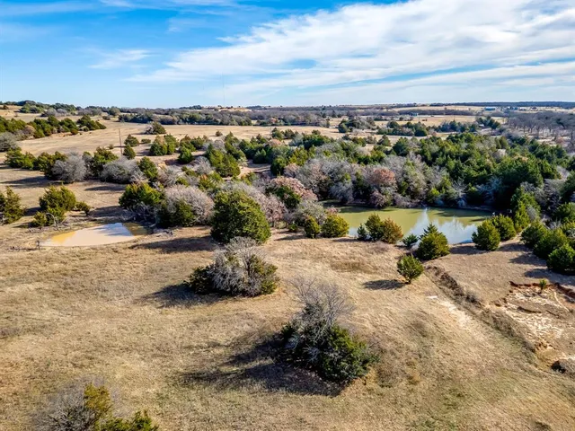 a view of a houses with a yard