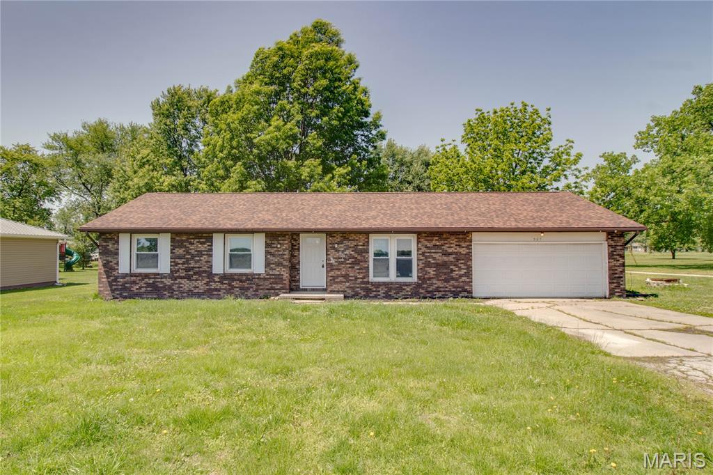 507 Walnut Street Hillsboro, IL 62049 - Photo 2 of 32