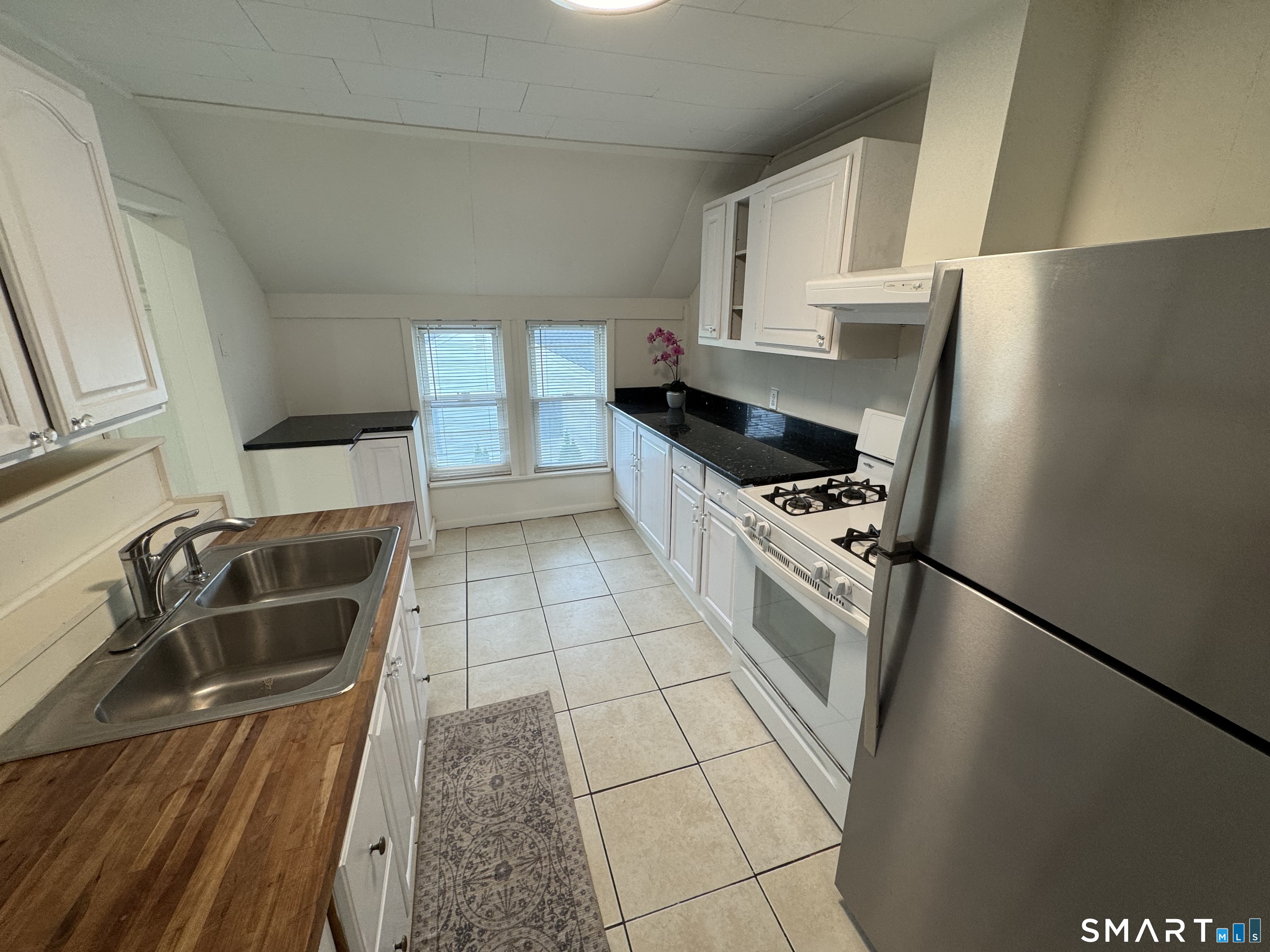 1787 Stratfield Road Fairfield, CT 06825 - Photo 5 of 20