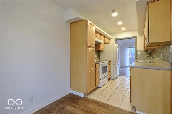 $1,595 | 8527 Canterbury Square East, Indianapolis, IN 46260