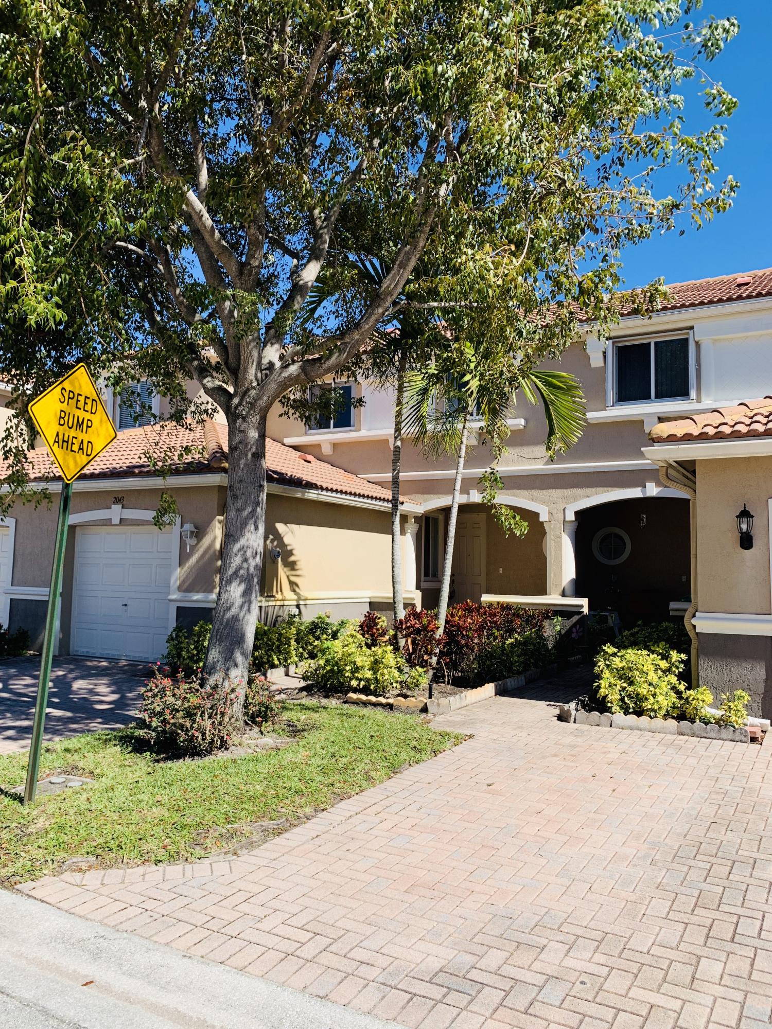 2043 Oakhurst Way Riviera Beach, FL 33404 - Photo 2 of 52 IMG_0121
