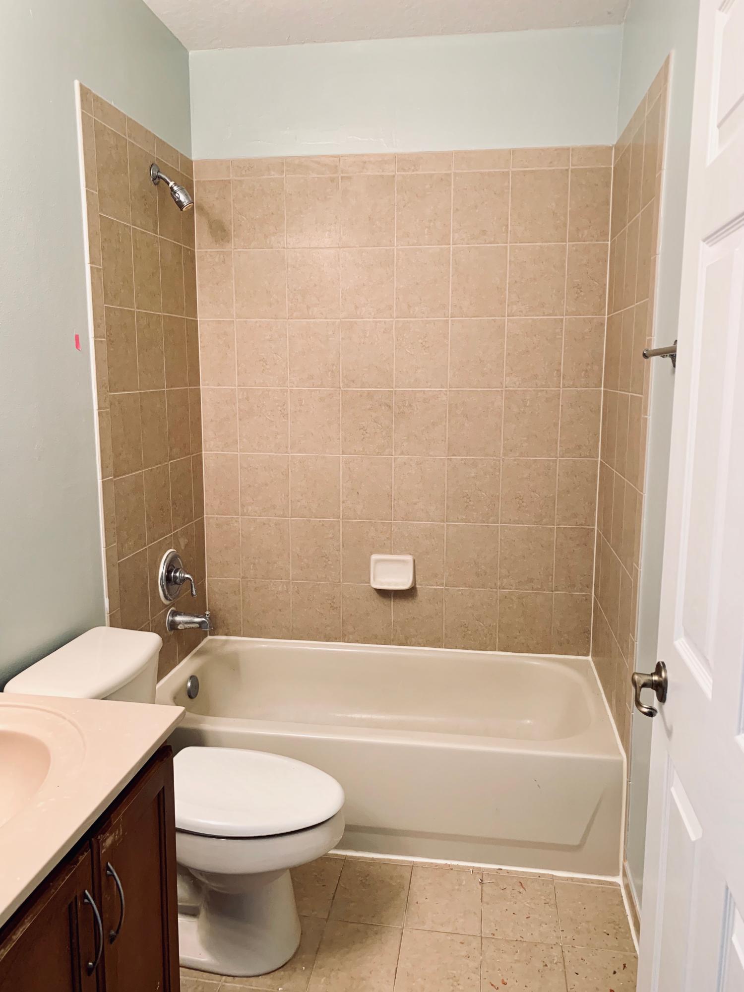 2043 Oakhurst Way Riviera Beach, FL 33404 - Photo 29 of 52 2ND BATHROOM