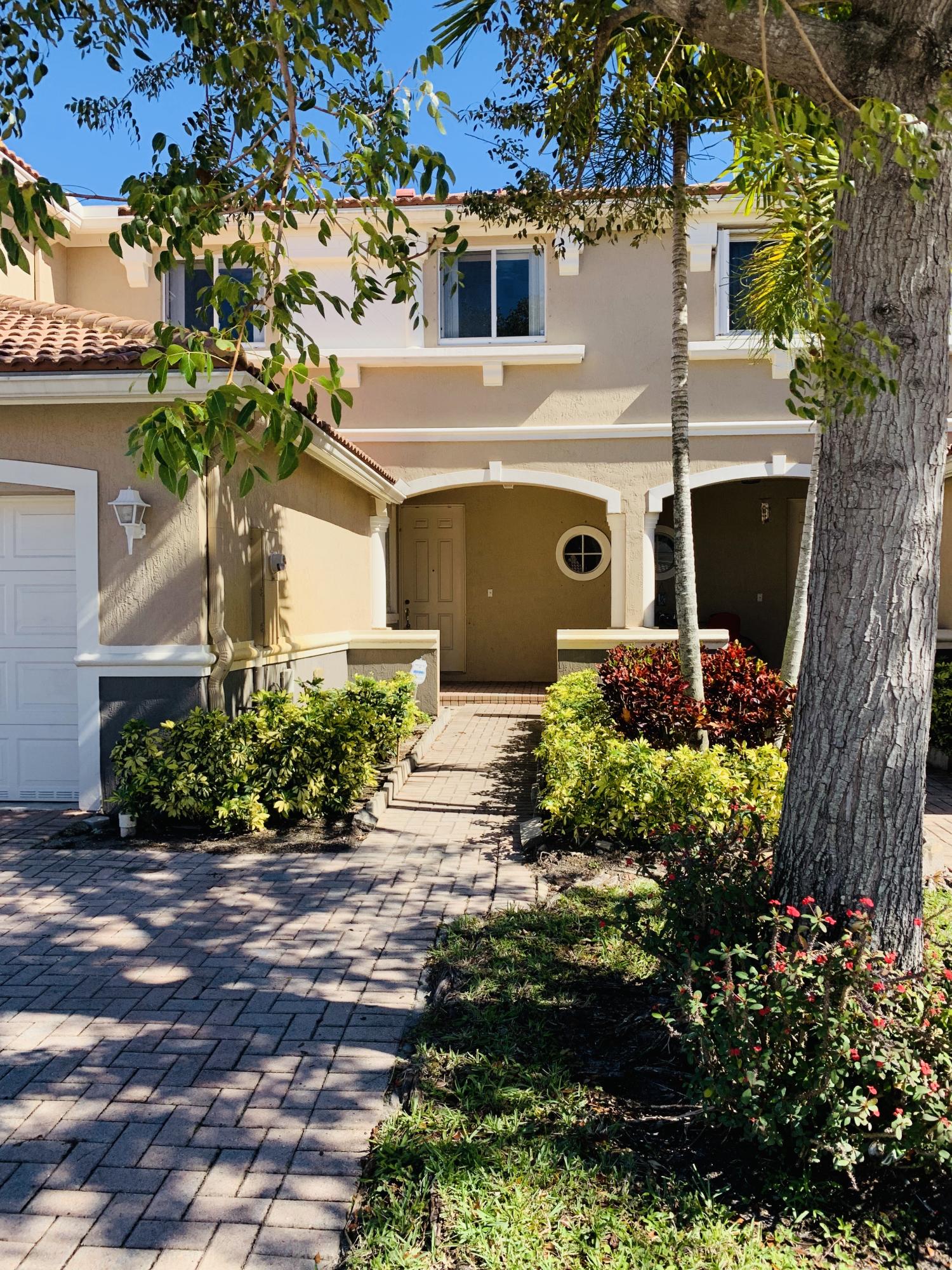2043 Oakhurst Way Riviera Beach, FL 33404 - Photo 3 of 52 IMG_0122