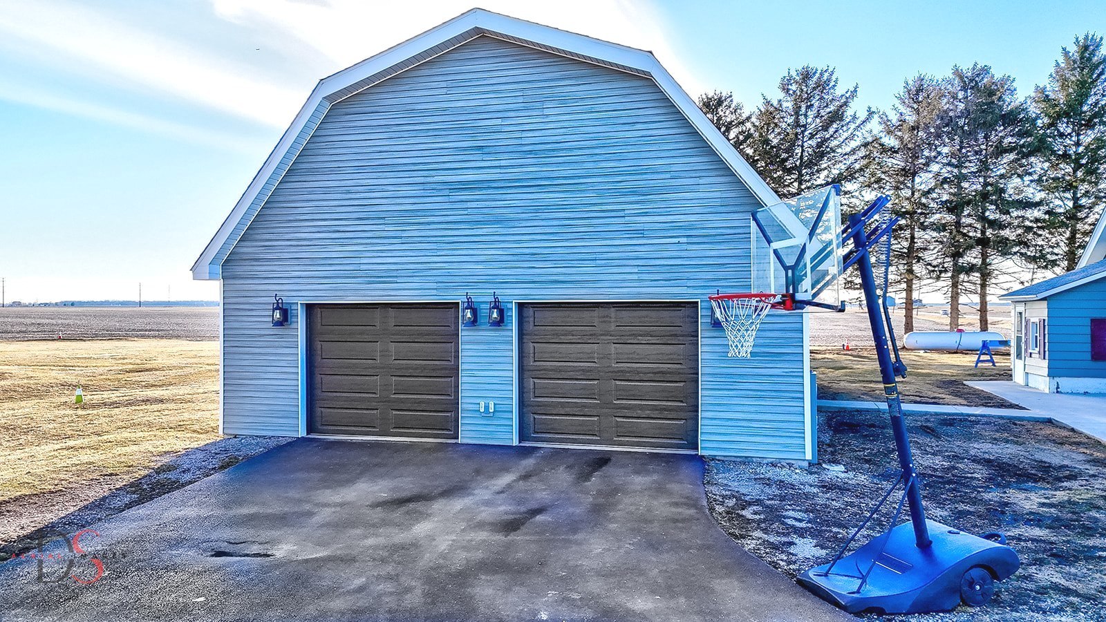 4775 West Dupont Road Morris, IL 60450 - Photo 7 of 24 a front view of a house with a yard