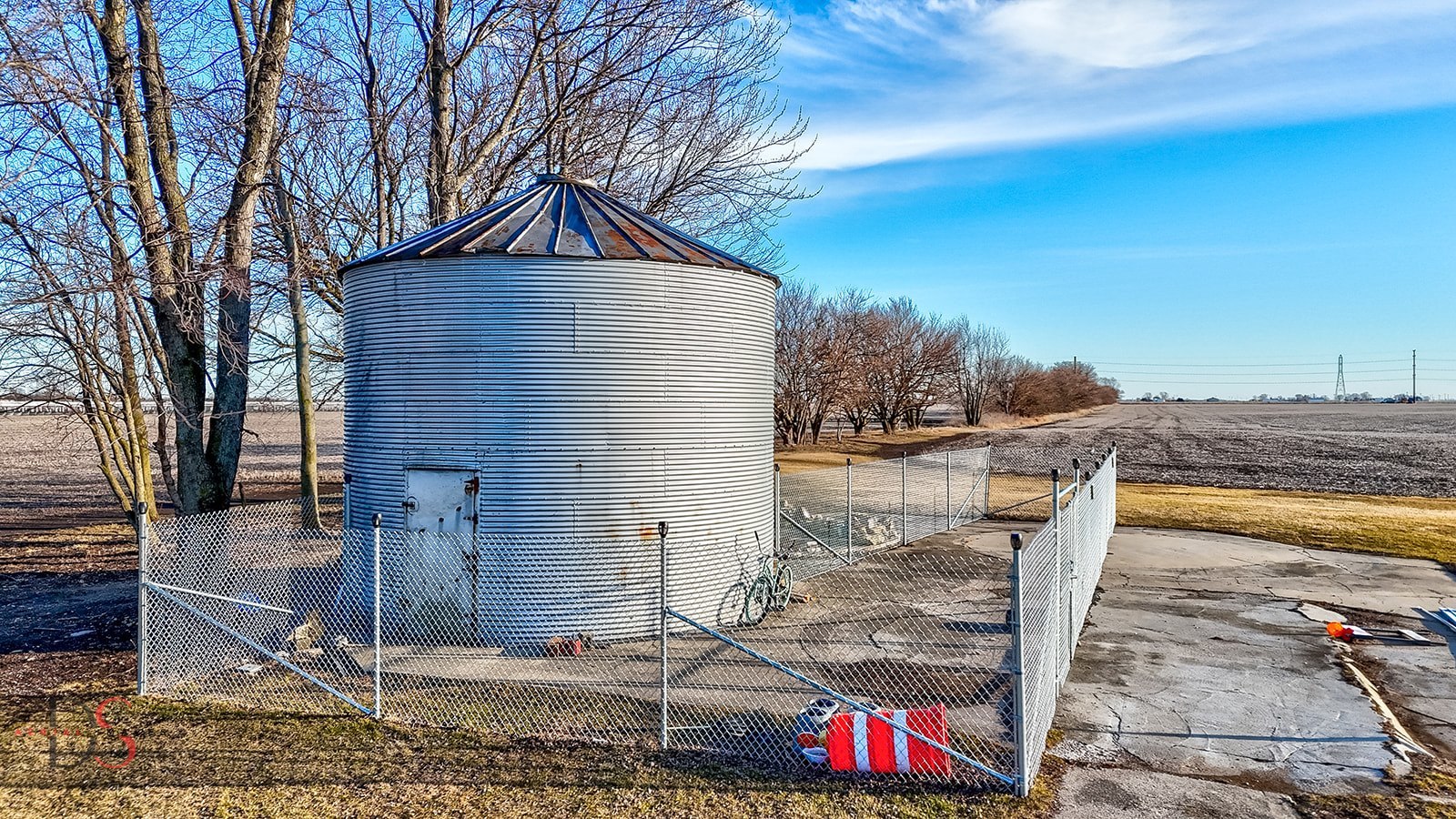 4775 West Dupont Road Morris, IL 60450 - Photo 9 of 24 a view of a house with a yard