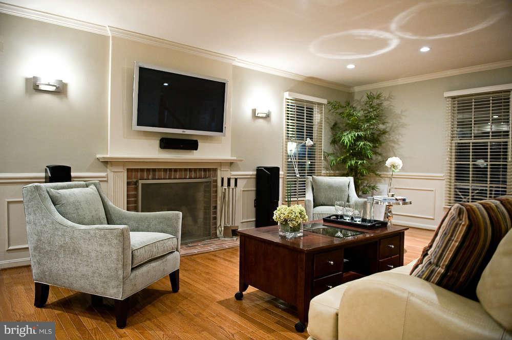 6576 Forsythia Street Springfield, VA 22150 - Photo 16 of 30 Living Room