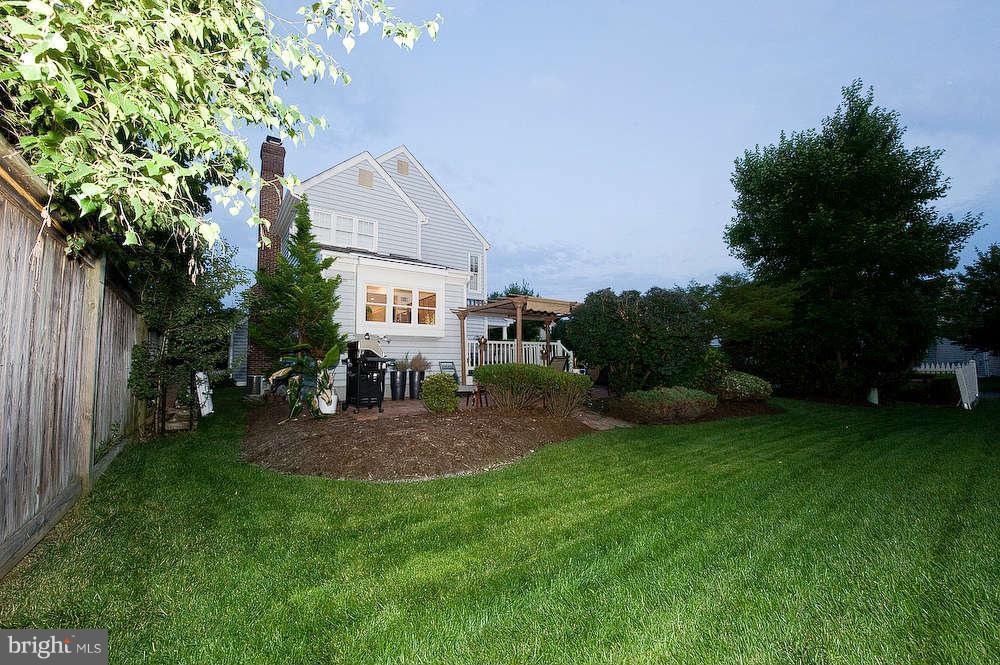 6576 Forsythia Street Springfield, VA 22150 - Photo 30 of 30 Exterior Rear