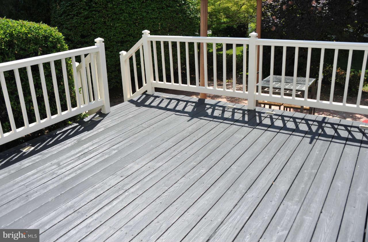 6576 Forsythia Street Springfield, VA 22150 - Photo 8 of 30 Side Deck