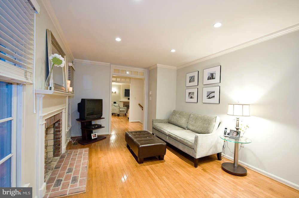 6576 Forsythia Street Springfield, VA 22150 - Photo 10 of 30 Family Room